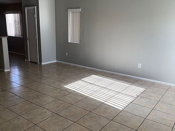 5th image of 4932 Royal Lake Ave