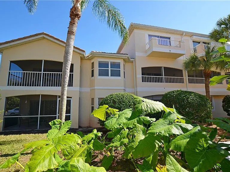 1044 Woodshire Ln #B210 — Photo 1