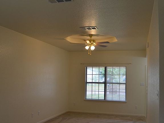 2nd image of 913 Daisy Dr Unit A
