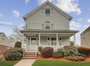 88 Terrace Ave, Rochelle Park, NJ 07662