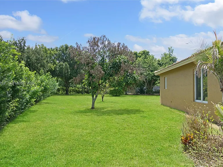 5603 SE Graham Dr — Photo 4