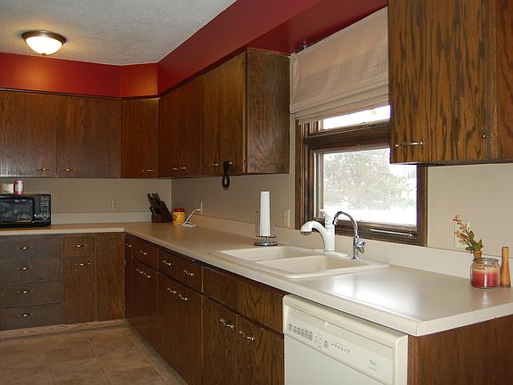 4th image of 909 Liberty Dr