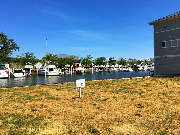 4th image of 100 Peninsula Dr #B