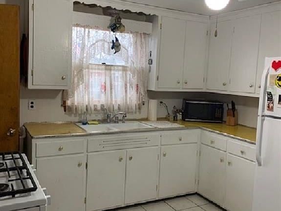 2nd image of 98 Willowlawn Pkwy