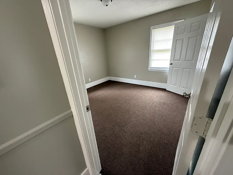 Roundtree Cir — Photo 12