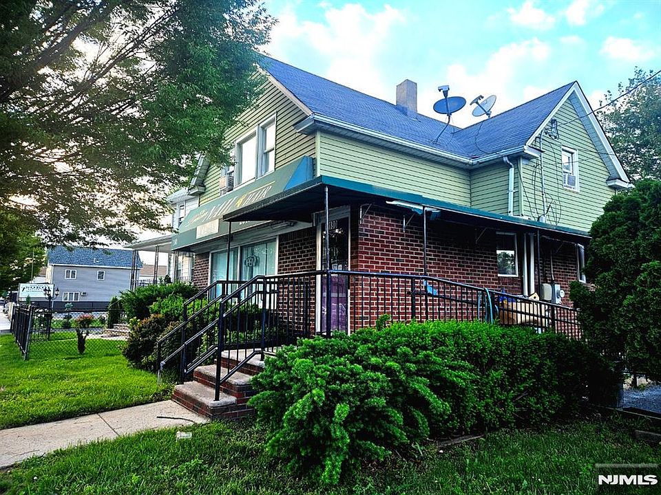 1st image of 180 Main St