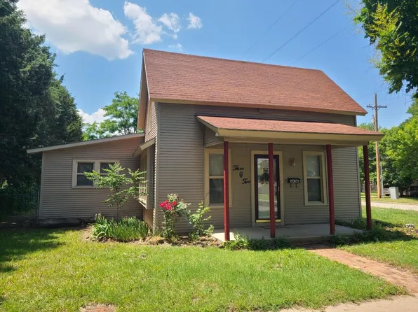 302 S 3rd St, Lindsborg, KS 67456