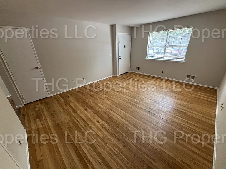 532-538 E Front St — Photo 8