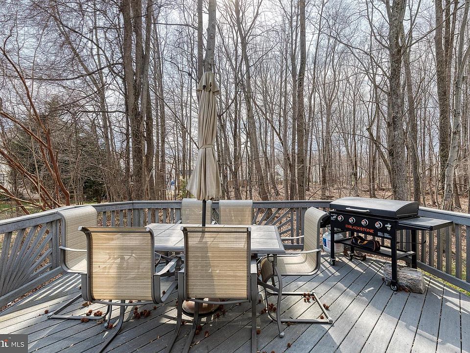 1st image of 2970 Siwanoy Dr