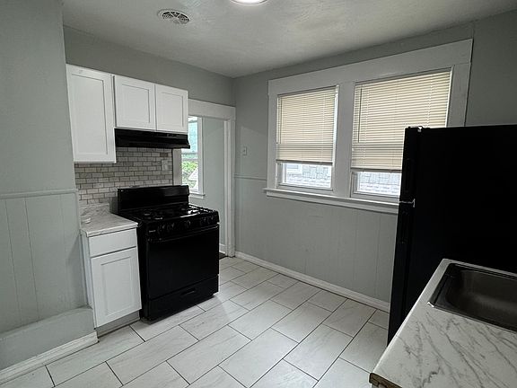 3rd image of 199 English St #2