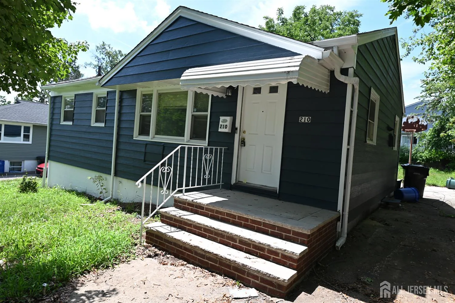 3 bed, 1.0 bath, 840 sqft, $3,500 — Photo 2