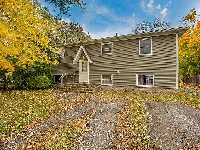 374 Irene Dr — Photo 1