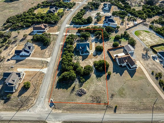 3rd image of 301 Sharla Smelley Rd