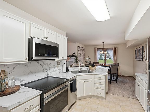 4th image of 9465 Van Buren Ct