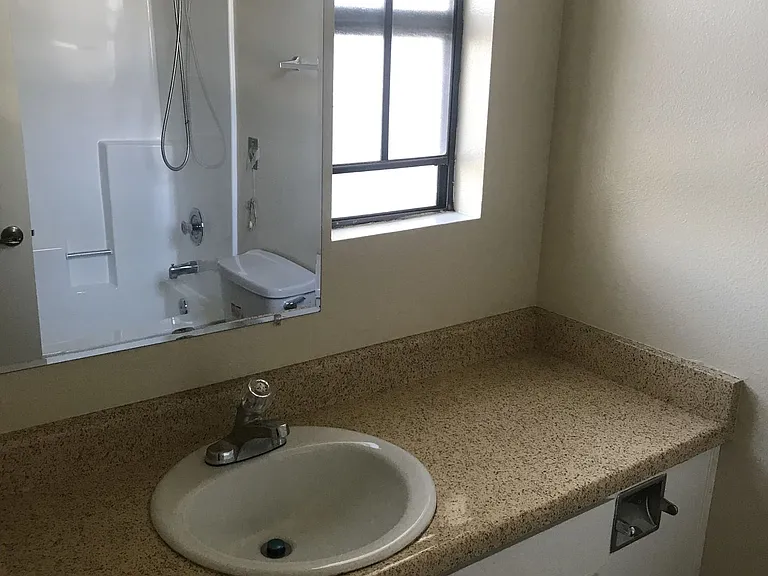 Santa Fe Manor — Photo 36