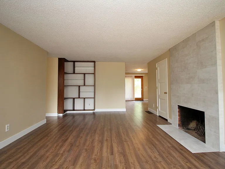5536 SE Harlow St — Photo 4