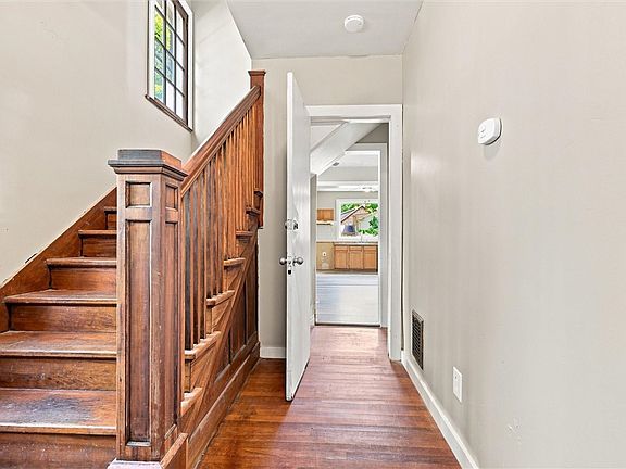 4th image of 130 Euclid Ave