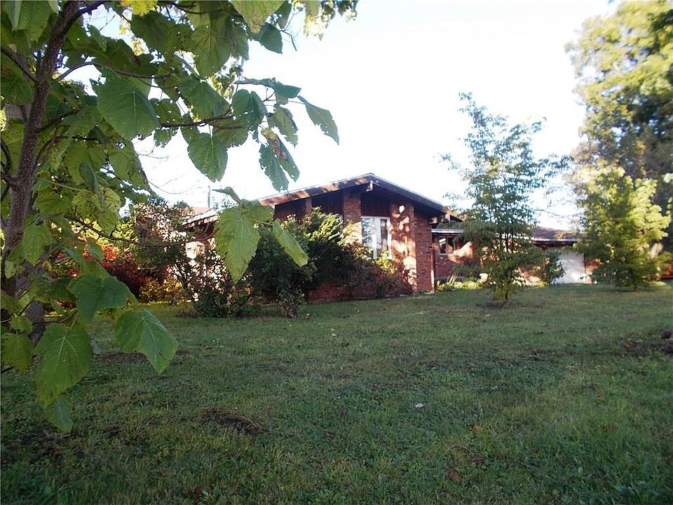 2nd image of 16 Versailles Rd