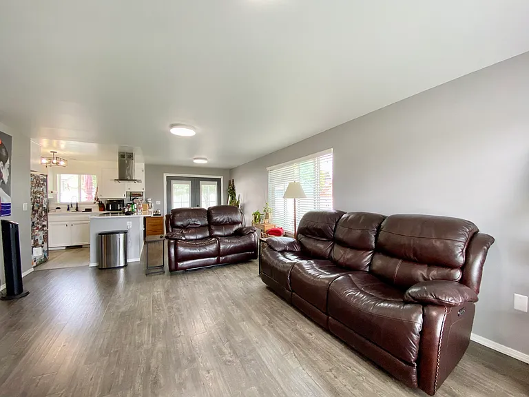 2226 S 66th Ave — Photo 18