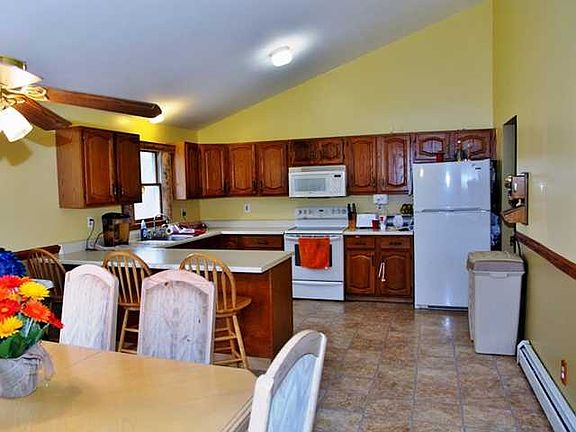 2nd image of 8 Marlene Ct