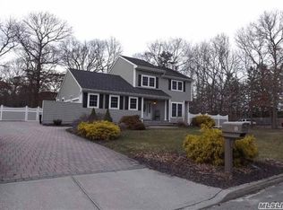 1 Leslie Ln, Yaphank, NY 11980