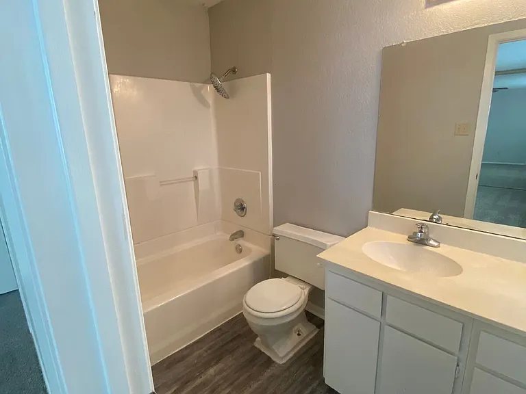 5609 Dartmouth St — Photo 13