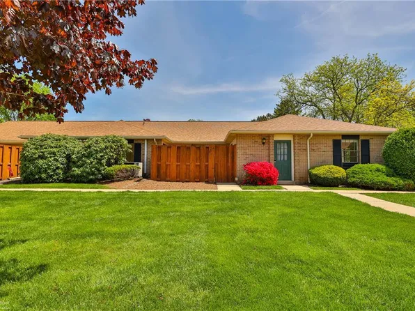 2874 Springhaven Pl, Macungie, PA 18062