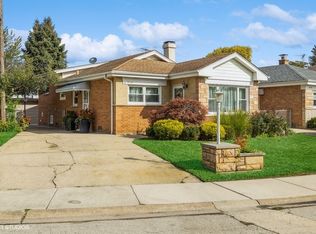 8646 Lincoln Dr, Lyons, IL 60534