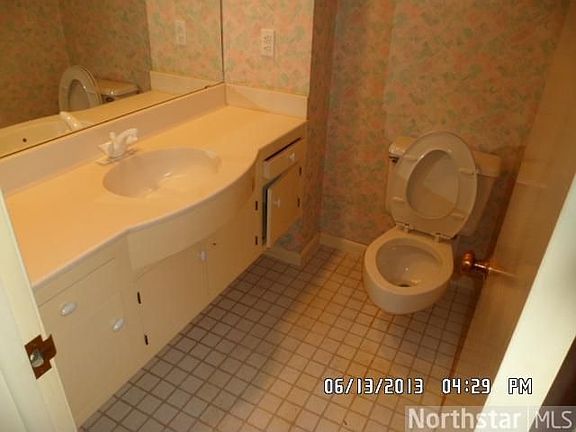 3rd image of 671 Woodridge Dr