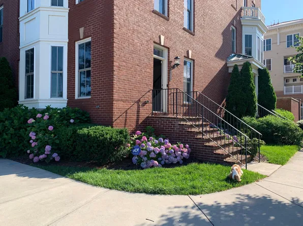 737 Bluemont Ave, Alexandria, VA 22301