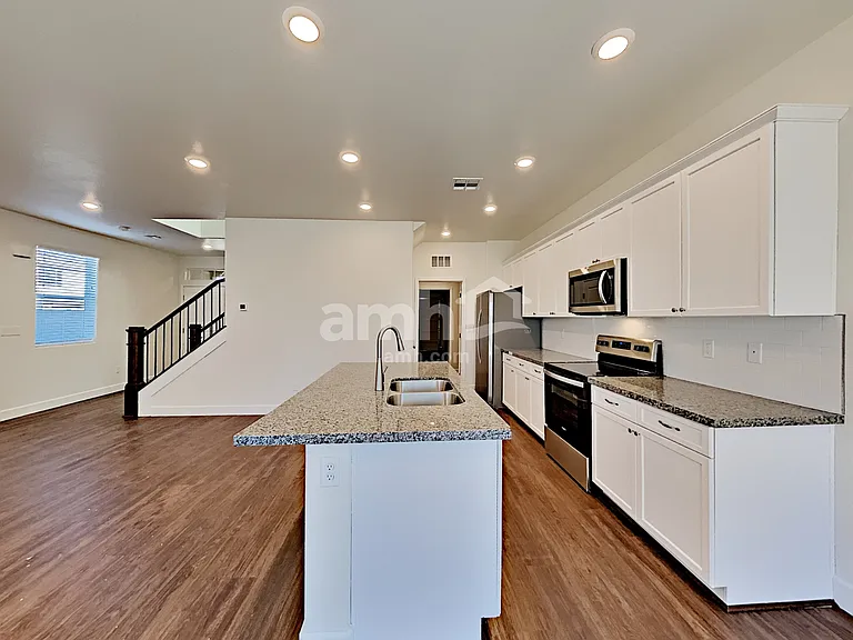 1525 Garden Swing Ave — Photo 3