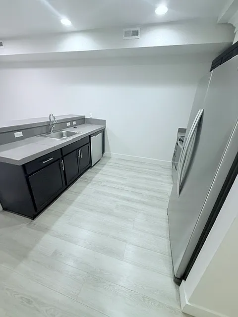 3 bed, 2.5 bath, 1821 sqft, $2,400 — Photo 4