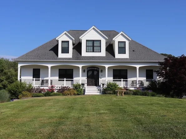 20 Meadowbrook Ln, Westport, MA 02790