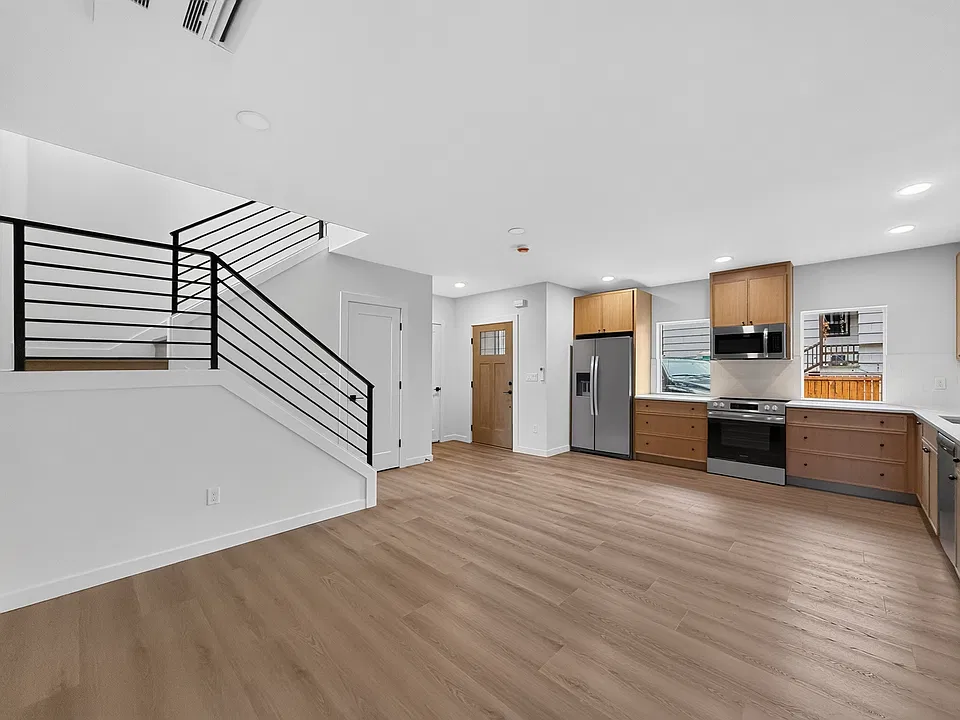328 NE 125th St