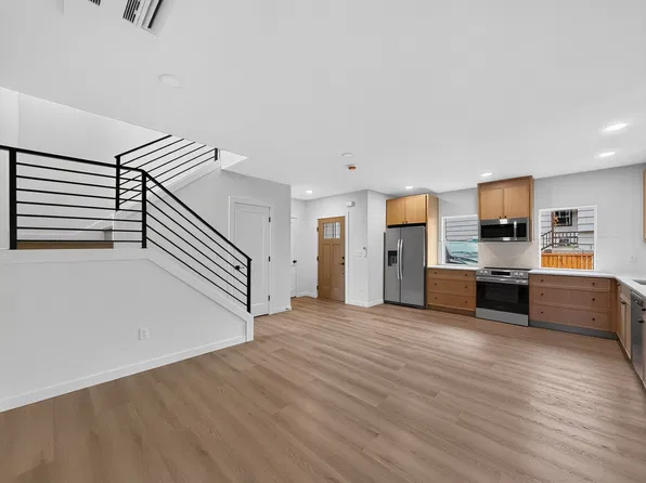 328 NE 125th St, Seattle, WA 98125