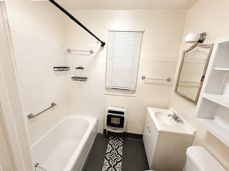 700 E Crosby Ave — Photo 7