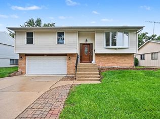 614 Oriole Dr, Streamwood, IL 60107