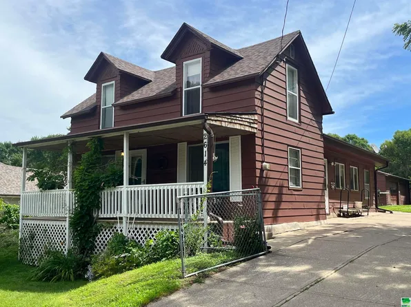 2614 S Cleveland St, Sioux City, IA 51106