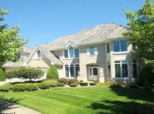 40 Oak Bluff Ct, Naperville, IL 60565
