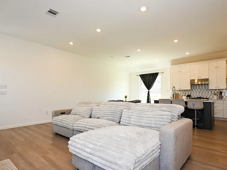 3057 Pensacola Dr — Photo 25
