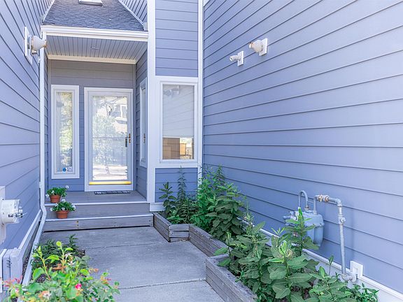 3rd image of 602 Saint James Pl #602