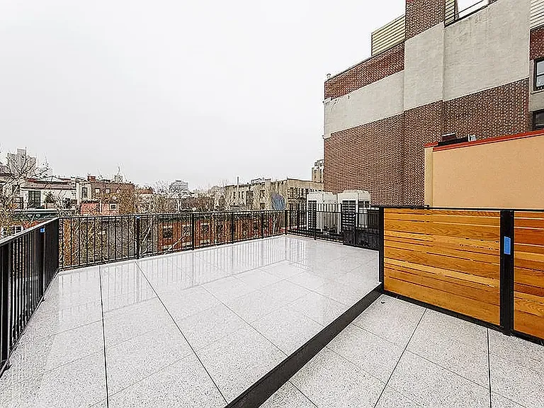 222 E 12th St #4B — Photo 7