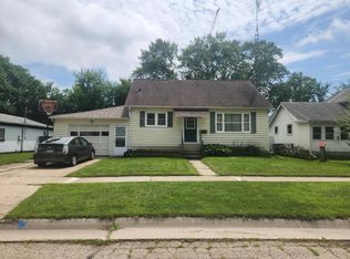 504 E Edgewater St, Portage, WI 53901