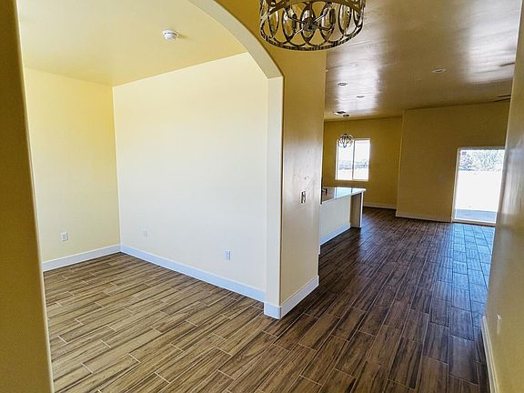4th image of 1516 S 369th Avenue