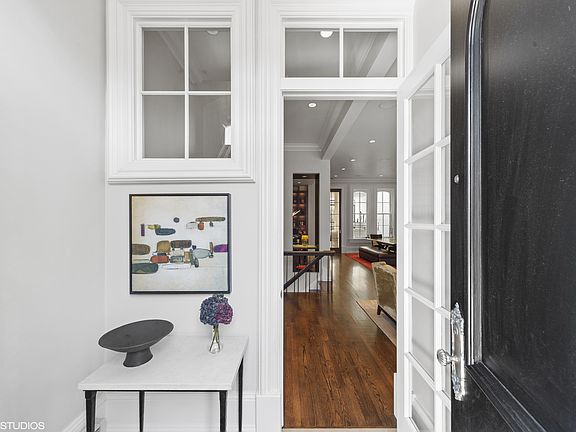 3rd image of 1821 N Lincoln Park W