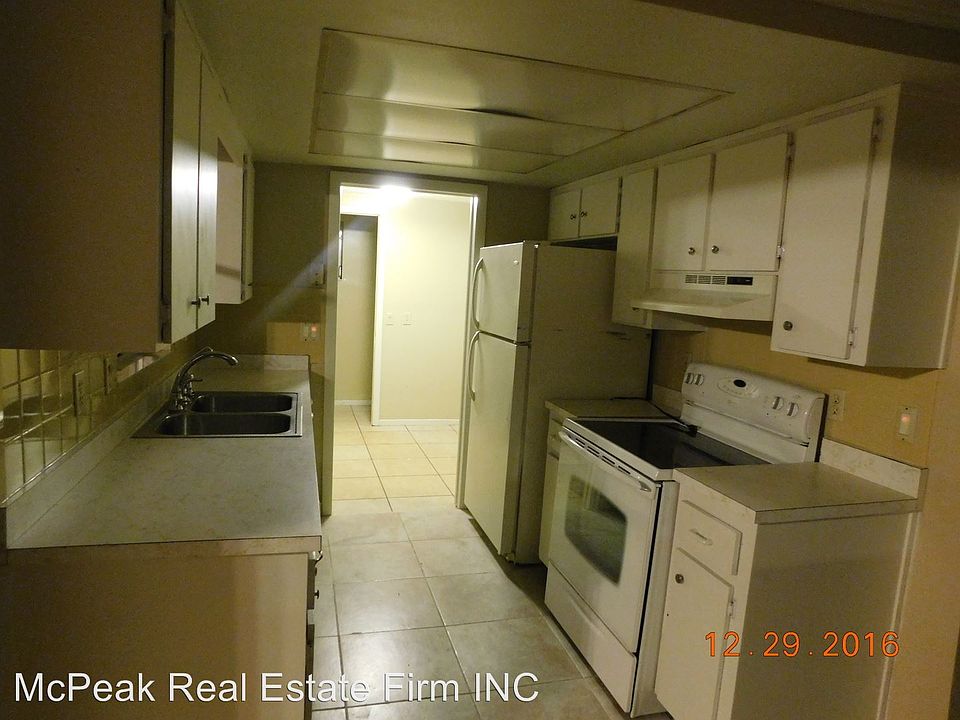 2nd image of 115 N Canyon View Dr