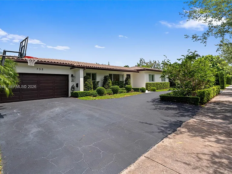 735 Benevento Ave — Photo 49