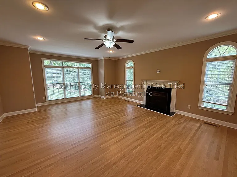 1016 Longhorn Ct — Photo 3
