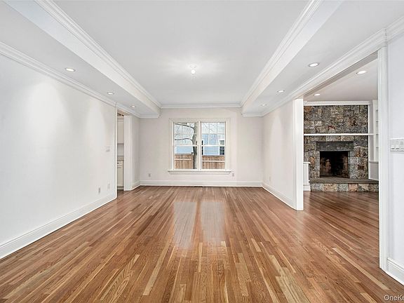 3rd image of 8 Walden Lane