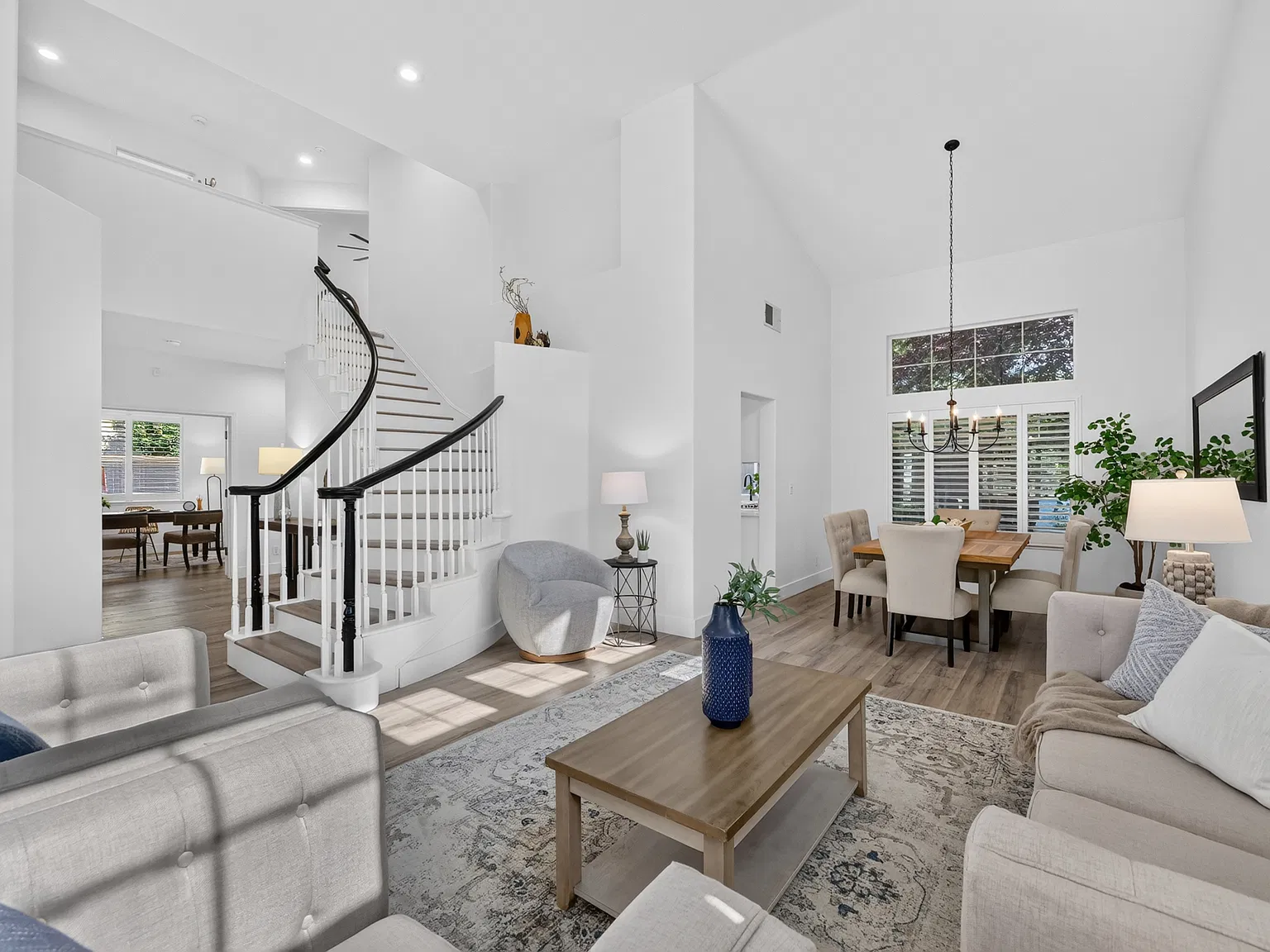 4 bed, 2527 sqft, $4,400 — Photo 3